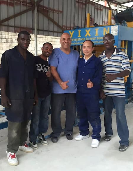 Dây chuyền sản xuất gạch thông minh Yixin Qt5-15 tại Haiti