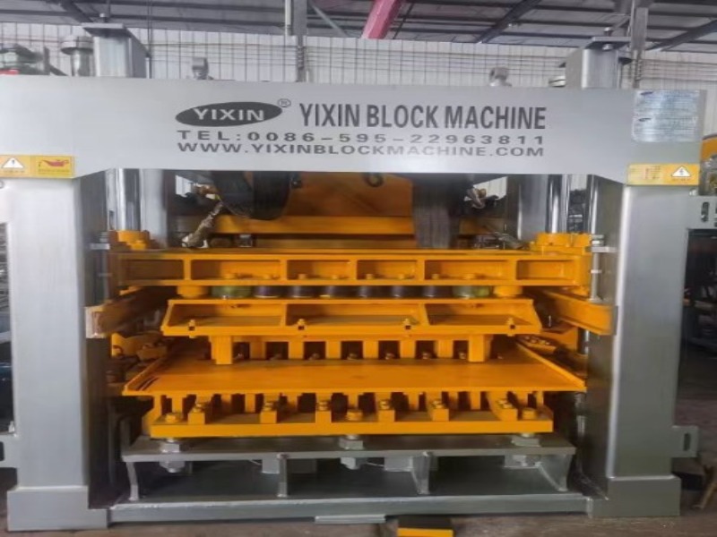 Máy sản xuất gạch cao cấp thông minh Quanzhou Yixin HD15-15 xuất khẩu sang Bangladesh.